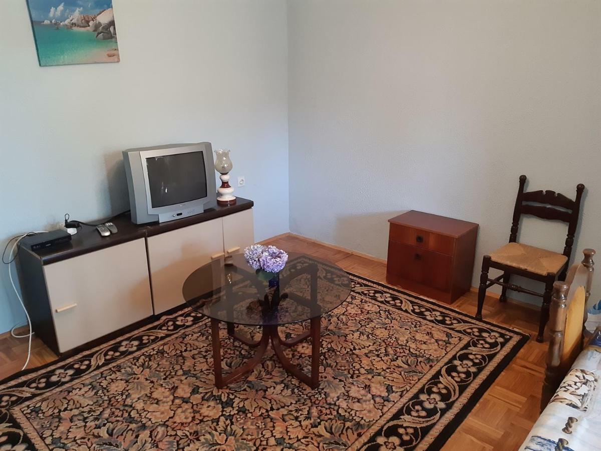 Ana - 1 Bedroom, Garden, Near The Beach Apartment Poreč